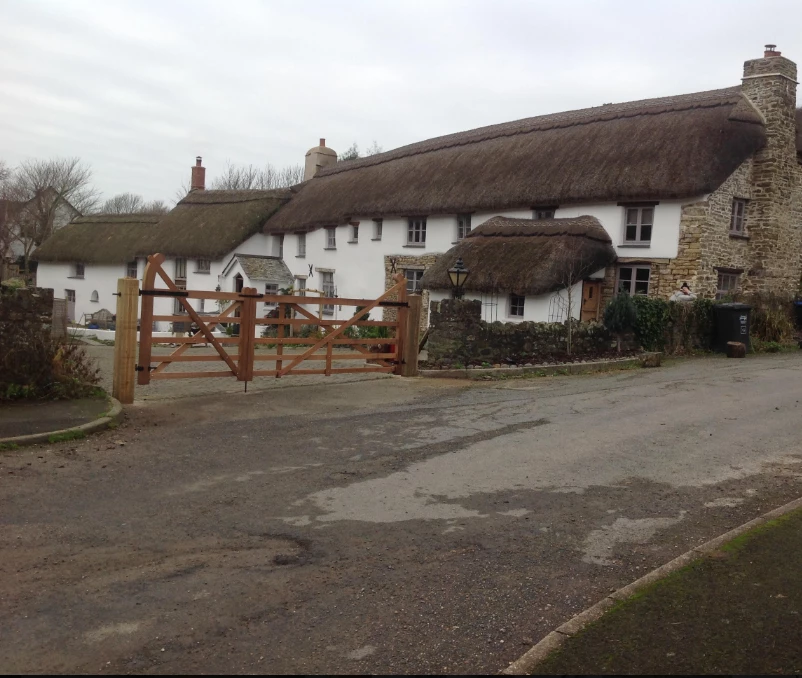 Ruby UK Hardwood Iroko Exbourne Curved Heel Gate 6 Ruby UK Hardwood Iroko Exbourne Curved Heel Gate